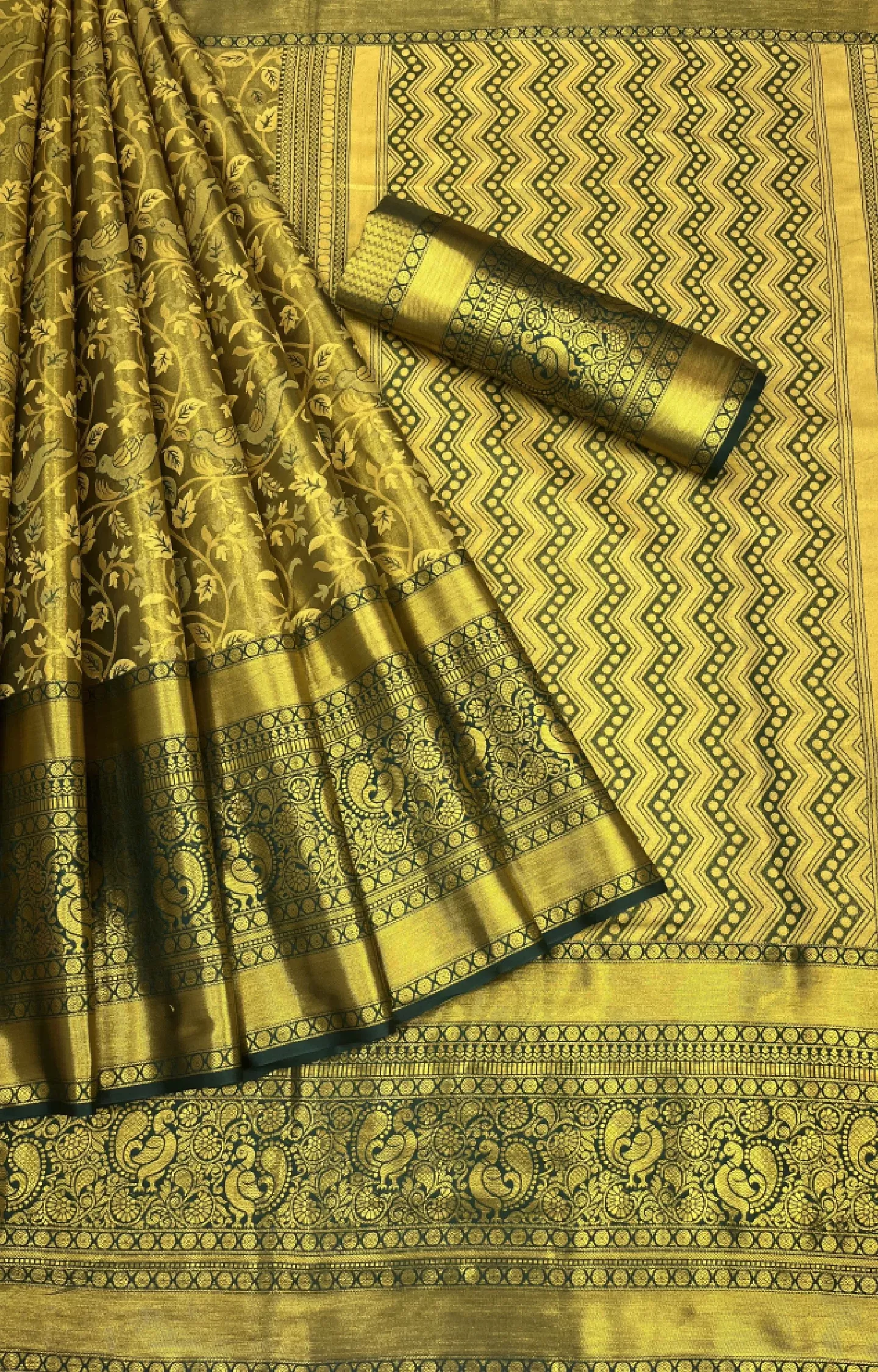 Canara Bottlegreen Kanjiviram Pattu Silk Pure Gold Zari Weaving Saree.
